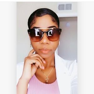 Meet your Posher, Monica